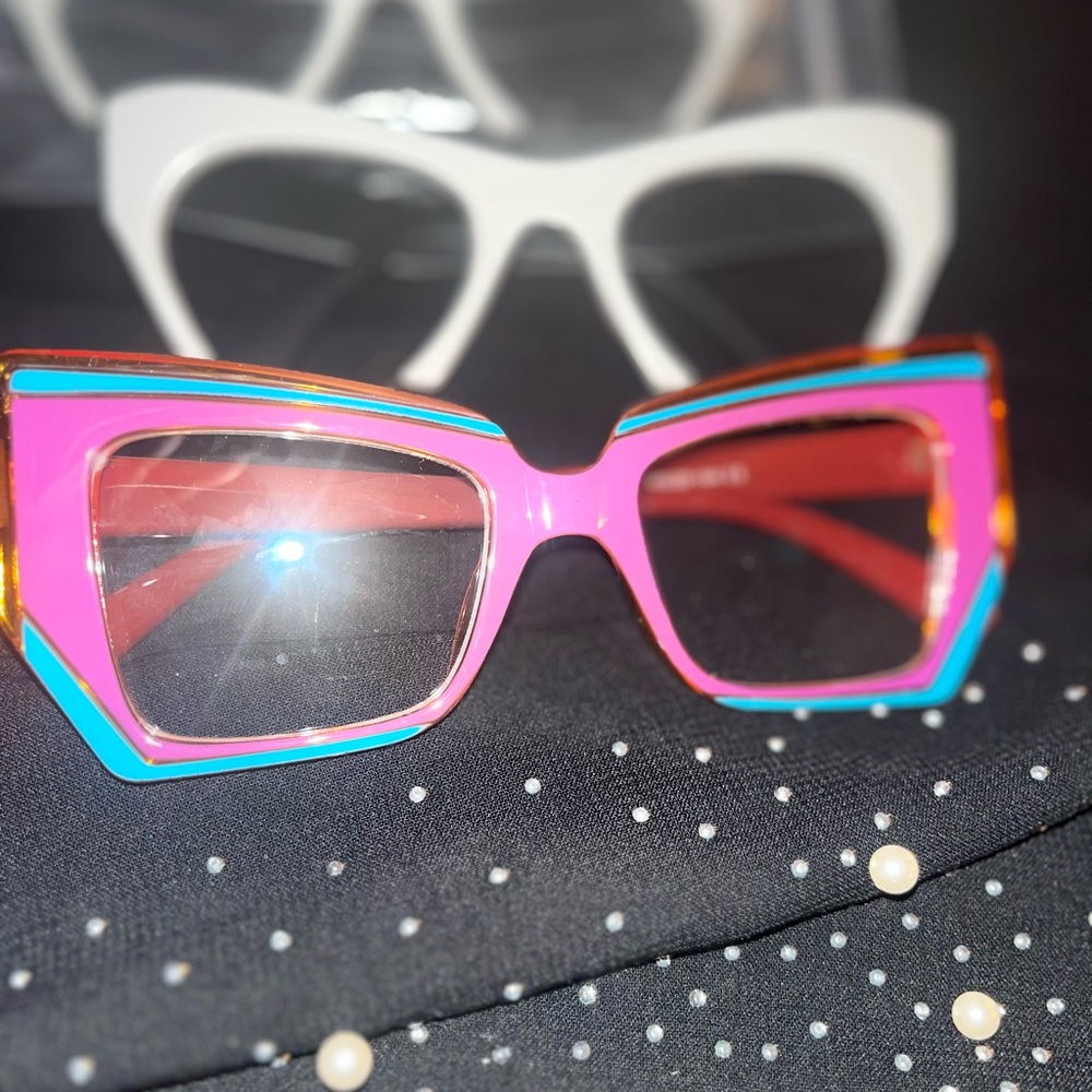Glasses - Picture 4 of 6